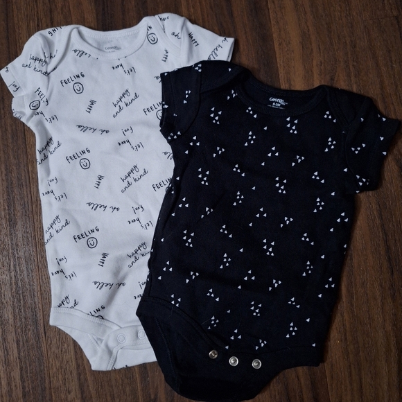 George Black and White Kids One Pieces Tshirt Bodysuit With Snaps Size 0-3M - Picture 1 of 1